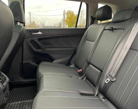 Сірий Фольксваген Тігуан, об'ємом двигуна 2 л та пробігом 27 тис. км за 25600 $, фото 21 на Automoto.ua