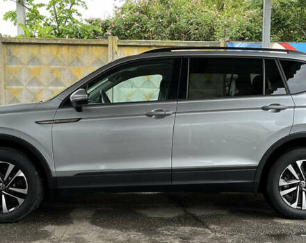 Серый Фольксваген Тигуан, объемом двигателя 2 л и пробегом 14 тыс. км за 23900 $, фото 5 на Automoto.ua