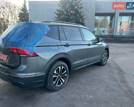 Сірий Фольксваген Тігуан, об'ємом двигуна 2 л та пробігом 77 тис. км за 19899 $, фото 5 на Automoto.ua