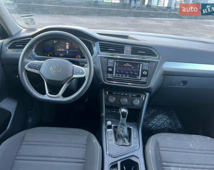 Сірий Фольксваген Тігуан, об'ємом двигуна 2 л та пробігом 77 тис. км за 19899 $, фото 15 на Automoto.ua