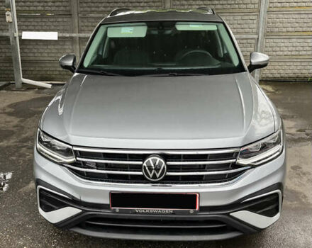 Серый Фольксваген Тигуан, объемом двигателя 2 л и пробегом 14 тыс. км за 23900 $, фото 4 на Automoto.ua