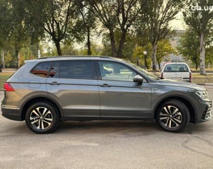 Серый Фольксваген Тигуан, объемом двигателя 2 л и пробегом 12 тыс. км за 24940 $, фото 5 на Automoto.ua