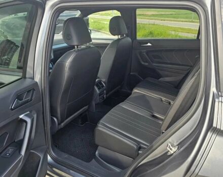 Серый Фольксваген Тигуан, объемом двигателя 2 л и пробегом 9 тыс. км за 21500 $, фото 12 на Automoto.ua