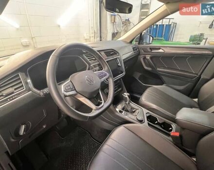 Сірий Фольксваген Тігуан, об'ємом двигуна 2 л та пробігом 18 тис. км за 26800 $, фото 29 на Automoto.ua