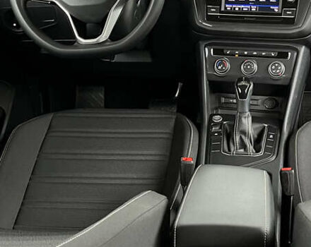 Серый Фольксваген Тигуан, объемом двигателя 2 л и пробегом 14 тыс. км за 23900 $, фото 9 на Automoto.ua