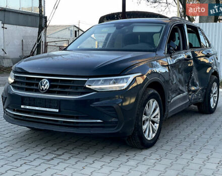 Серый Фольксваген Тигуан, объемом двигателя 1.97 л и пробегом 22 тыс. км за 21000 $, фото 3 на Automoto.ua