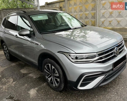 Серый Фольксваген Тигуан, объемом двигателя 2 л и пробегом 14 тыс. км за 23900 $, фото 1 на Automoto.ua