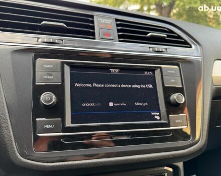 Серый Фольксваген Тигуан, объемом двигателя 2 л и пробегом 12 тыс. км за 24940 $, фото 30 на Automoto.ua