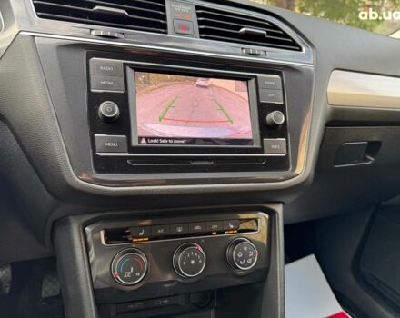 Серый Фольксваген Тигуан, объемом двигателя 2 л и пробегом 12 тыс. км за 24940 $, фото 26 на Automoto.ua