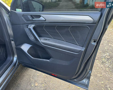 Серый Фольксваген Тигуан, объемом двигателя 2 л и пробегом 110 тыс. км за 27500 $, фото 3 на Automoto.ua