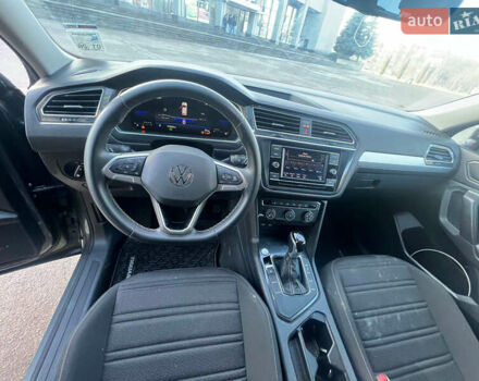 Сірий Фольксваген Тігуан, об'ємом двигуна 2 л та пробігом 77 тис. км за 19899 $, фото 16 на Automoto.ua