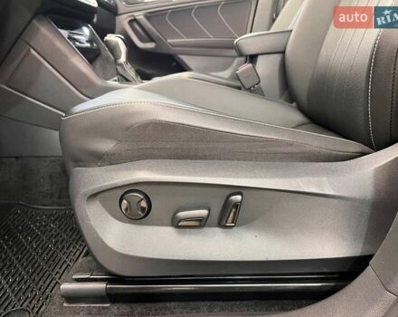 Сірий Фольксваген Тігуан, об'ємом двигуна 2 л та пробігом 18 тис. км за 26800 $, фото 27 на Automoto.ua