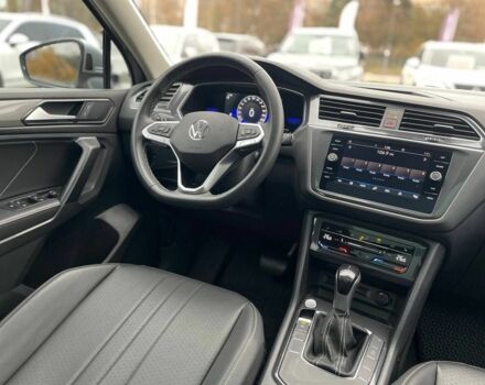 Сірий Фольксваген Тігуан, об'ємом двигуна 2 л та пробігом 27 тис. км за 25600 $, фото 19 на Automoto.ua