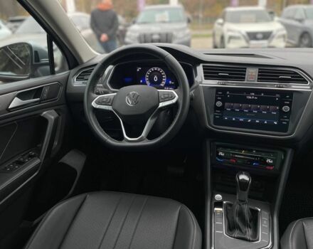 Сірий Фольксваген Тігуан, об'ємом двигуна 2 л та пробігом 27 тис. км за 25600 $, фото 11 на Automoto.ua