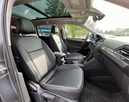 Сірий Фольксваген Тігуан, об'ємом двигуна 2 л та пробігом 7 тис. км за 27300 $, фото 12 на Automoto.ua