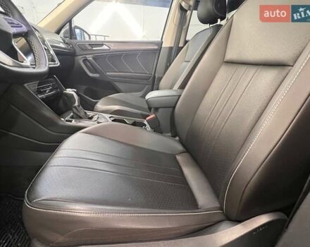 Сірий Фольксваген Тігуан, об'ємом двигуна 2 л та пробігом 18 тис. км за 26800 $, фото 28 на Automoto.ua