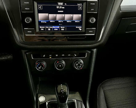 Серый Фольксваген Тигуан, объемом двигателя 2 л и пробегом 14 тыс. км за 23900 $, фото 15 на Automoto.ua