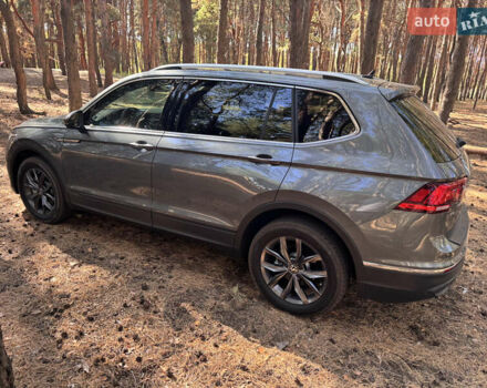 Серый Фольксваген Тигуан, объемом двигателя 1.98 л и пробегом 22 тыс. км за 24999 $, фото 3 на Automoto.ua