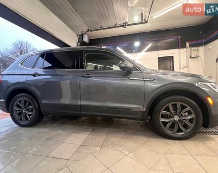 Сірий Фольксваген Тігуан, об'ємом двигуна 2 л та пробігом 18 тис. км за 26800 $, фото 48 на Automoto.ua