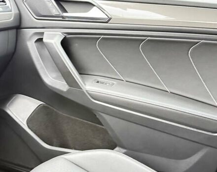 Сірий Фольксваген Тігуан, об'ємом двигуна 2 л та пробігом 36 тис. км за 27500 $, фото 12 на Automoto.ua