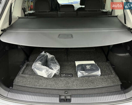 Серый Фольксваген Тигуан, объемом двигателя 2 л и пробегом 14 тыс. км за 23900 $, фото 27 на Automoto.ua