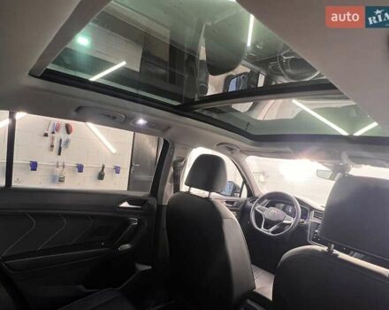 Сірий Фольксваген Тігуан, об'ємом двигуна 2 л та пробігом 18 тис. км за 26800 $, фото 40 на Automoto.ua