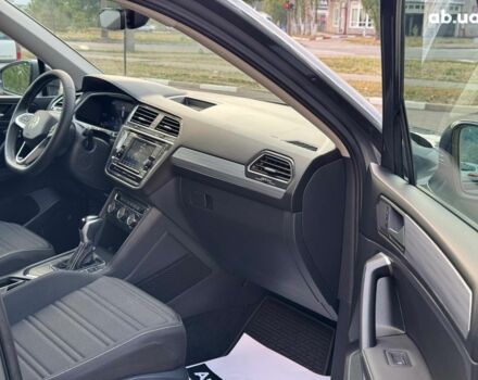 Серый Фольксваген Тигуан, объемом двигателя 2 л и пробегом 12 тыс. км за 24940 $, фото 15 на Automoto.ua