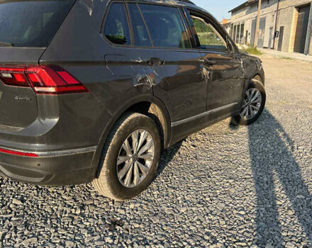 Серый Фольксваген Тигуан, объемом двигателя 1.97 л и пробегом 22 тыс. км за 18500 $, фото 3 на Automoto.ua