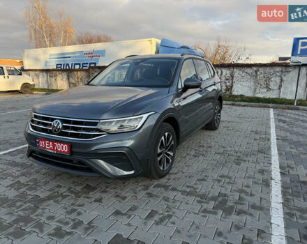 Серый Фольксваген Тигуан, объемом двигателя 2 л и пробегом 64 тыс. км за 20999 $, фото 2 на Automoto.ua
