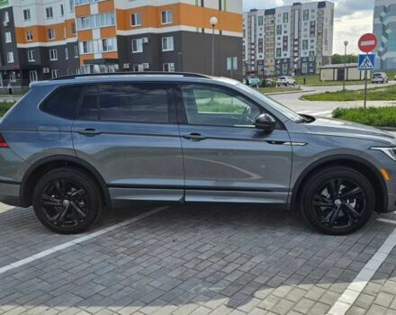 Серый Фольксваген Тигуан, объемом двигателя 2 л и пробегом 9 тыс. км за 21500 $, фото 6 на Automoto.ua