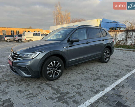 Серый Фольксваген Тигуан, объемом двигателя 2 л и пробегом 64 тыс. км за 20999 $, фото 1 на Automoto.ua
