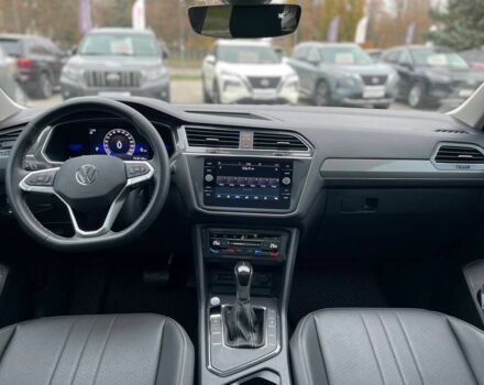 Сірий Фольксваген Тігуан, об'ємом двигуна 2 л та пробігом 27 тис. км за 25600 $, фото 17 на Automoto.ua