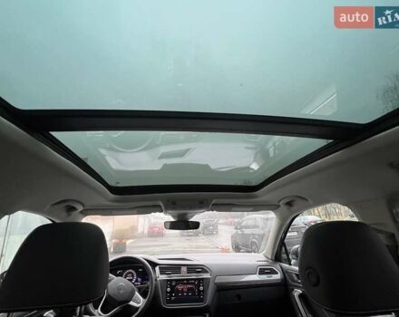 Сірий Фольксваген Тігуан, об'ємом двигуна 2 л та пробігом 18 тис. км за 26800 $, фото 4 на Automoto.ua