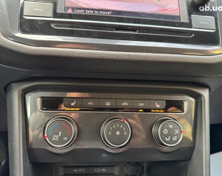 Серый Фольксваген Тигуан, объемом двигателя 2 л и пробегом 12 тыс. км за 24940 $, фото 27 на Automoto.ua