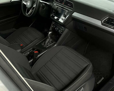 Серый Фольксваген Тигуан, объемом двигателя 2 л и пробегом 14 тыс. км за 23900 $, фото 7 на Automoto.ua