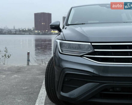 Серый Фольксваген Тигуан, объемом двигателя 1.98 л и пробегом 12 тыс. км за 29900 $, фото 3 на Automoto.ua