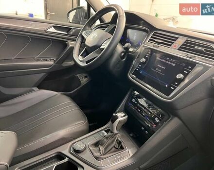 Сірий Фольксваген Тігуан, об'ємом двигуна 2 л та пробігом 18 тис. км за 26800 $, фото 38 на Automoto.ua