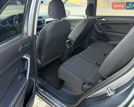 Серый Фольксваген Тигуан, объемом двигателя 2 л и пробегом 64 тыс. км за 20999 $, фото 12 на Automoto.ua