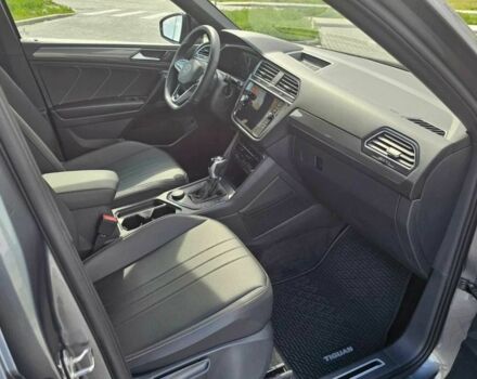 Серый Фольксваген Тигуан, объемом двигателя 2 л и пробегом 9 тыс. км за 21500 $, фото 8 на Automoto.ua