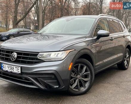 Сірий Фольксваген Тігуан, об'ємом двигуна 2 л та пробігом 18 тис. км за 26800 $, фото 1 на Automoto.ua