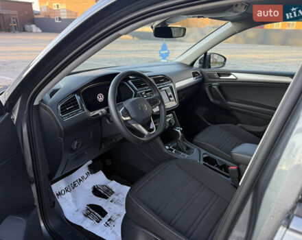 Серый Фольксваген Тигуан, объемом двигателя 2 л и пробегом 64 тыс. км за 20999 $, фото 10 на Automoto.ua