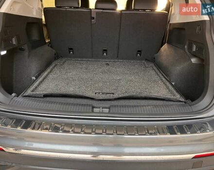 Сірий Фольксваген Тігуан, об'ємом двигуна 2 л та пробігом 18 тис. км за 26800 $, фото 23 на Automoto.ua