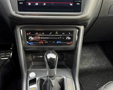 Серый Фольксваген Тигуан, объемом двигателя 2 л и пробегом 17 тыс. км за 30000 $, фото 33 на Automoto.ua