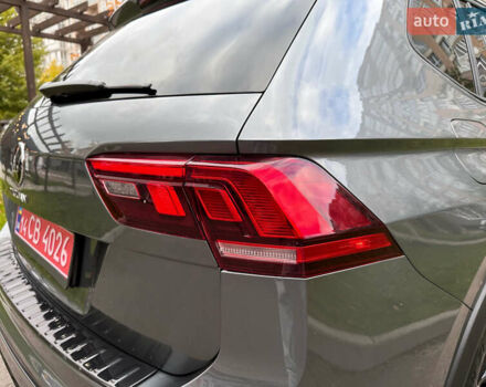 Серый Фольксваген Тигуан, объемом двигателя 2 л и пробегом 18 тыс. км за 28998 $, фото 30 на Automoto.ua