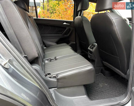 Серый Фольксваген Тигуан, объемом двигателя 2 л и пробегом 18 тыс. км за 28998 $, фото 56 на Automoto.ua