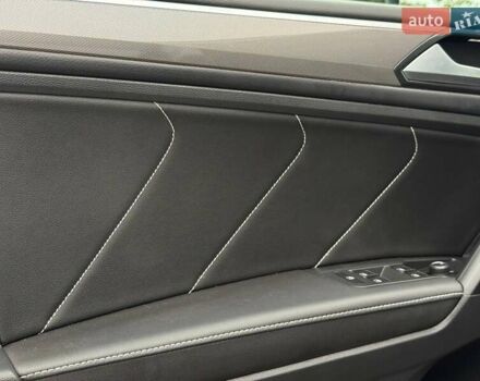 Сірий Фольксваген Тігуан, об'ємом двигуна 2 л та пробігом 2 тис. км за 31500 $, фото 46 на Automoto.ua