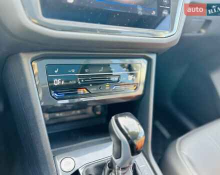 Сірий Фольксваген Тігуан, об'ємом двигуна 1.98 л та пробігом 23 тис. км за 27800 $, фото 19 на Automoto.ua