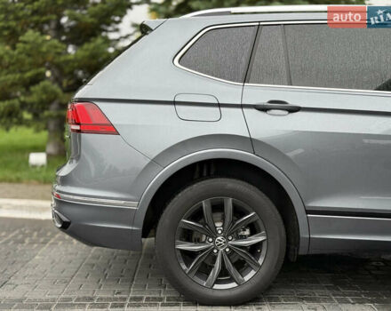 Серый Фольксваген Тигуан, объемом двигателя 2 л и пробегом 14 тыс. км за 27500 $, фото 11 на Automoto.ua