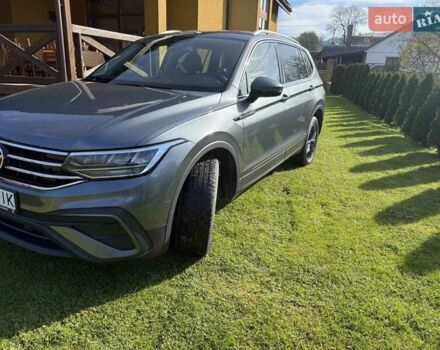 Серый Фольксваген Тигуан, объемом двигателя 1.98 л и пробегом 37 тыс. км за 27999 $, фото 2 на Automoto.ua