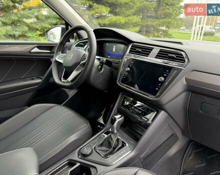 Серый Фольксваген Тигуан, объемом двигателя 2 л и пробегом 14 тыс. км за 27500 $, фото 16 на Automoto.ua